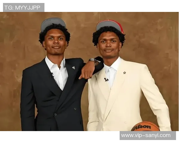 汤普森兄弟童年训练揭秘：左手运球跑步两英里同时深蹲看电视